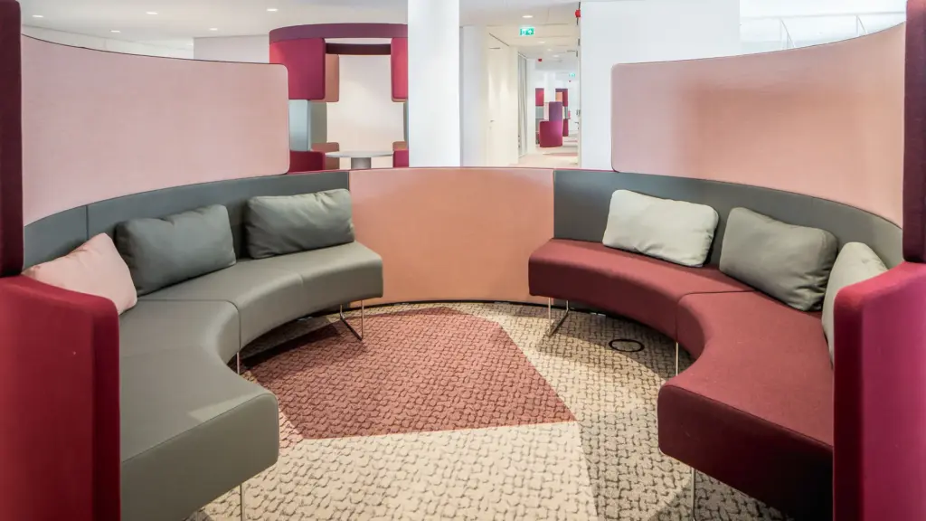 stadhuis-purmerend-informeel-overleg-interieur Overlegplek in het interieur van Stadhuis Purmerend