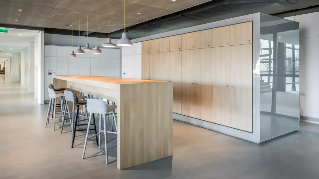 stadhuis-purmerend-maatwerk-kasten Maatwerk balie in het interieur van Stadhuis Purmerend