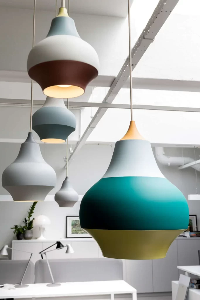 concept-gallery-rotterdam-close-up gekleurde oosterse hanglampen