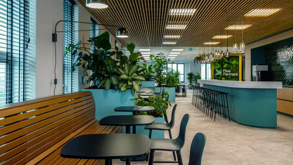 groene-werkomgeving-flux-partners Groene werkomgeving met werkcafé voor Flux Partners in Diemen