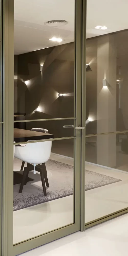 plan-effect-interieurontwerp ontwerp meeting room met werkplek en indirecte wandverlichting