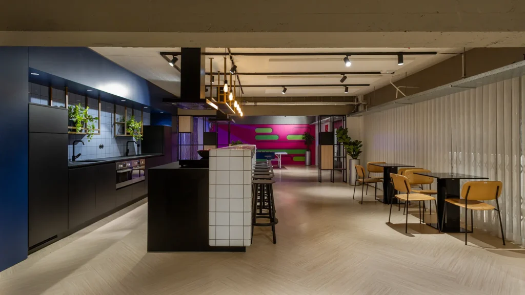 lucia-living-kookeiland-met-bar-zijaanzicht