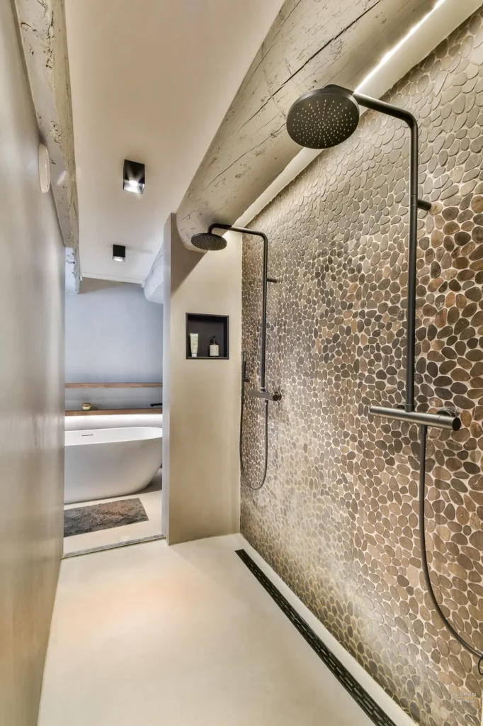 Plamen van Dijk | Design Studio – doucheruimte met kiezelwand en gietvloer