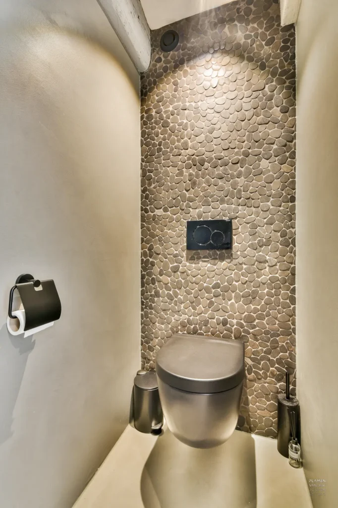 Plamen van Dijk | Design Studio –toiletruimte met kiezelwand