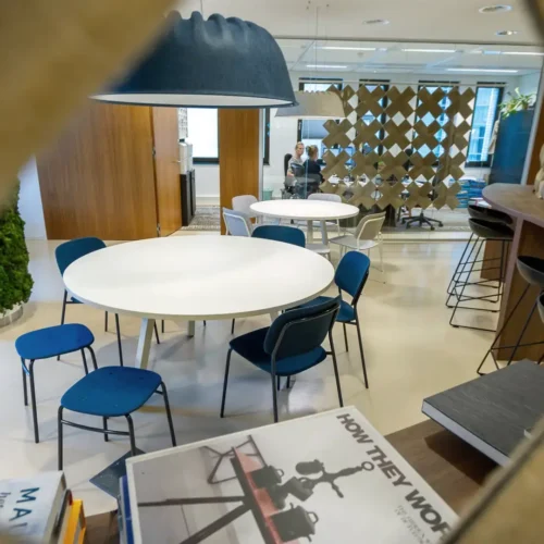 Plamen van Dijk | Design Studio – interieurarchitect SIX advocaten - lunchruimte met De Vorm meubilair