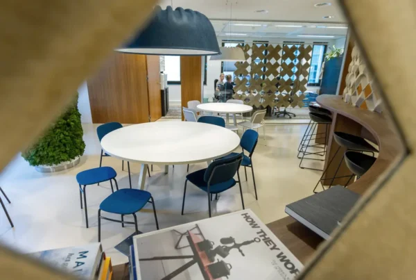 Plamen van Dijk | Design Studio – interieurarchitect SIX advocaten - lunchruimte met De Vorm meubilair