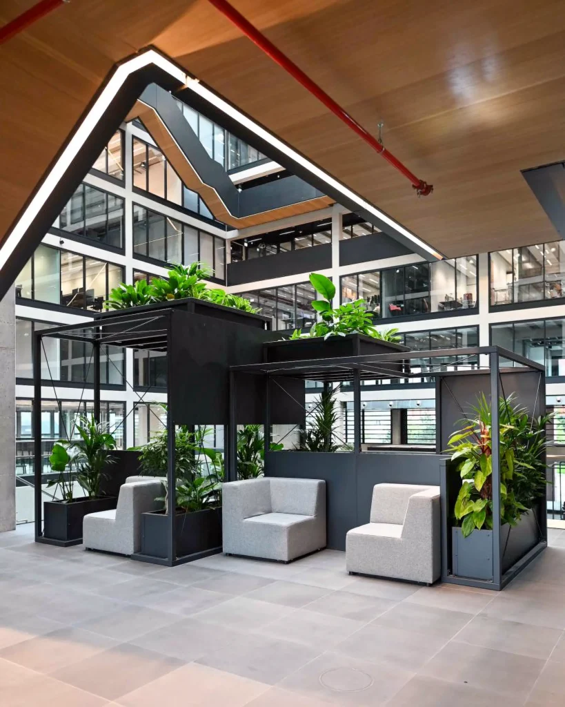 Plamen van Dijk | Design Studio - ontwerp zithoek met plantenbakken in atrium