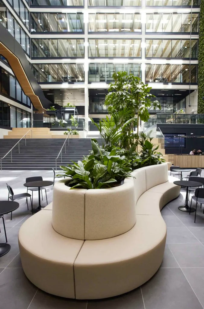 Plamen van Dijk | Design Studio - ontwerp van maatwerk zitmeubel met plantenbak