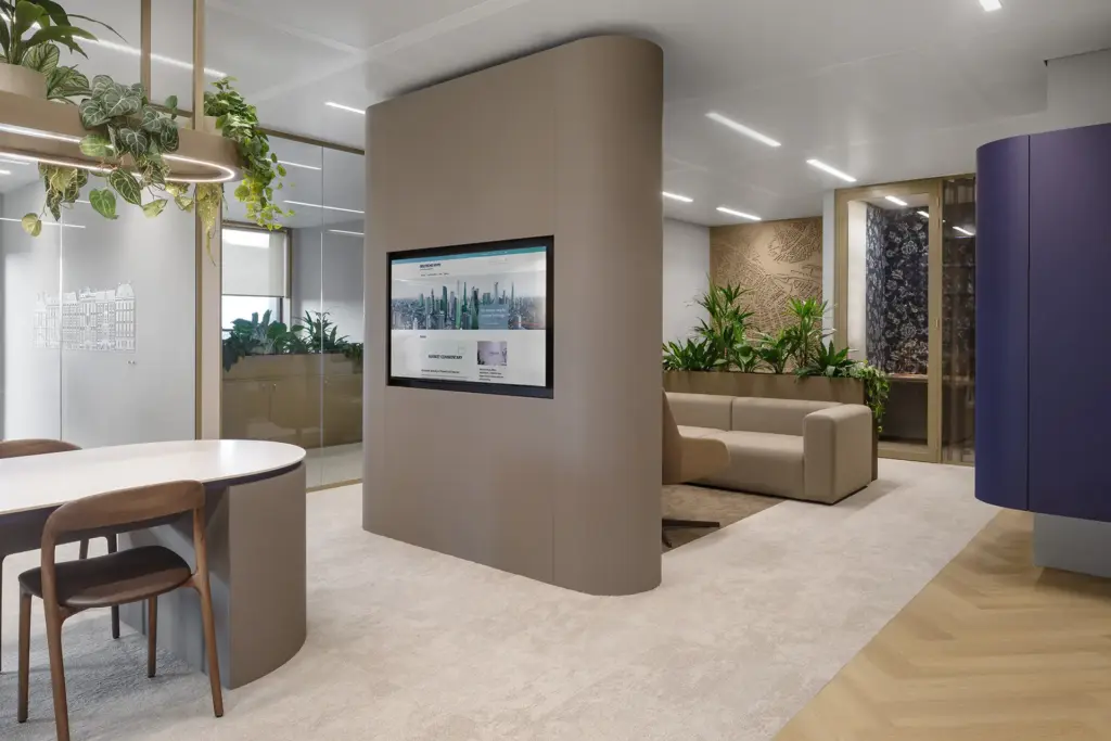 Meubelontwerp van roomdivider met tv scherm