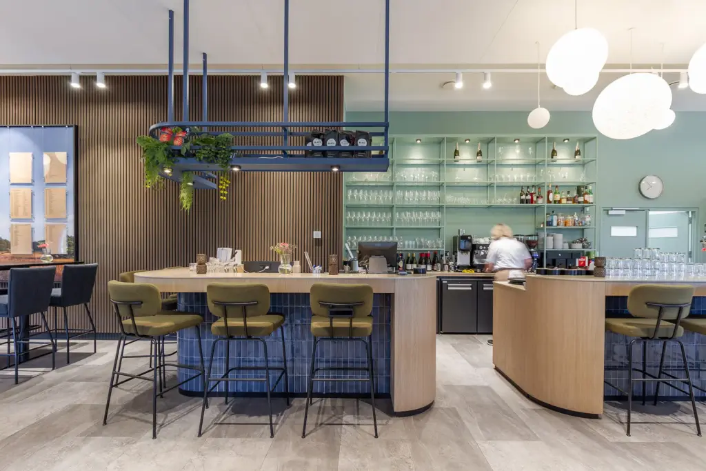 Plamen van Dijk | Interieurarchitect Golfclub de Hoge Kleij - koffiebar