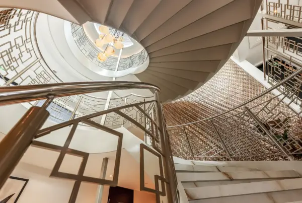 Interieurontwerp lobby en trappenhuis riviercruiseschip Excellence Crown